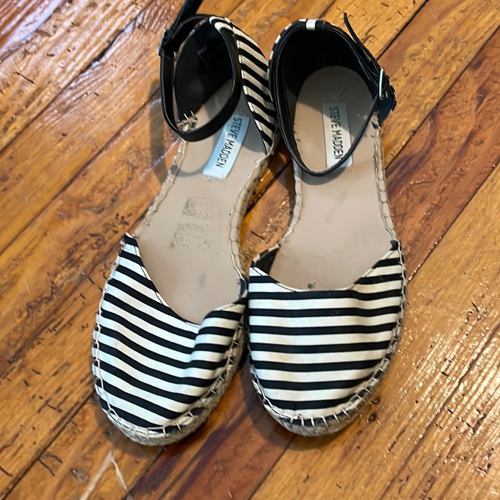 Steve Madden Annee black and white striped sandal 8